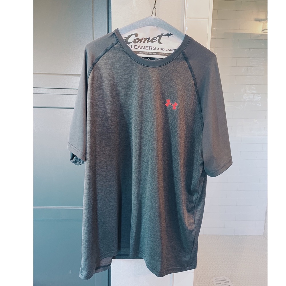 Under Armour Heat Gear T-Shirt. Size XL
